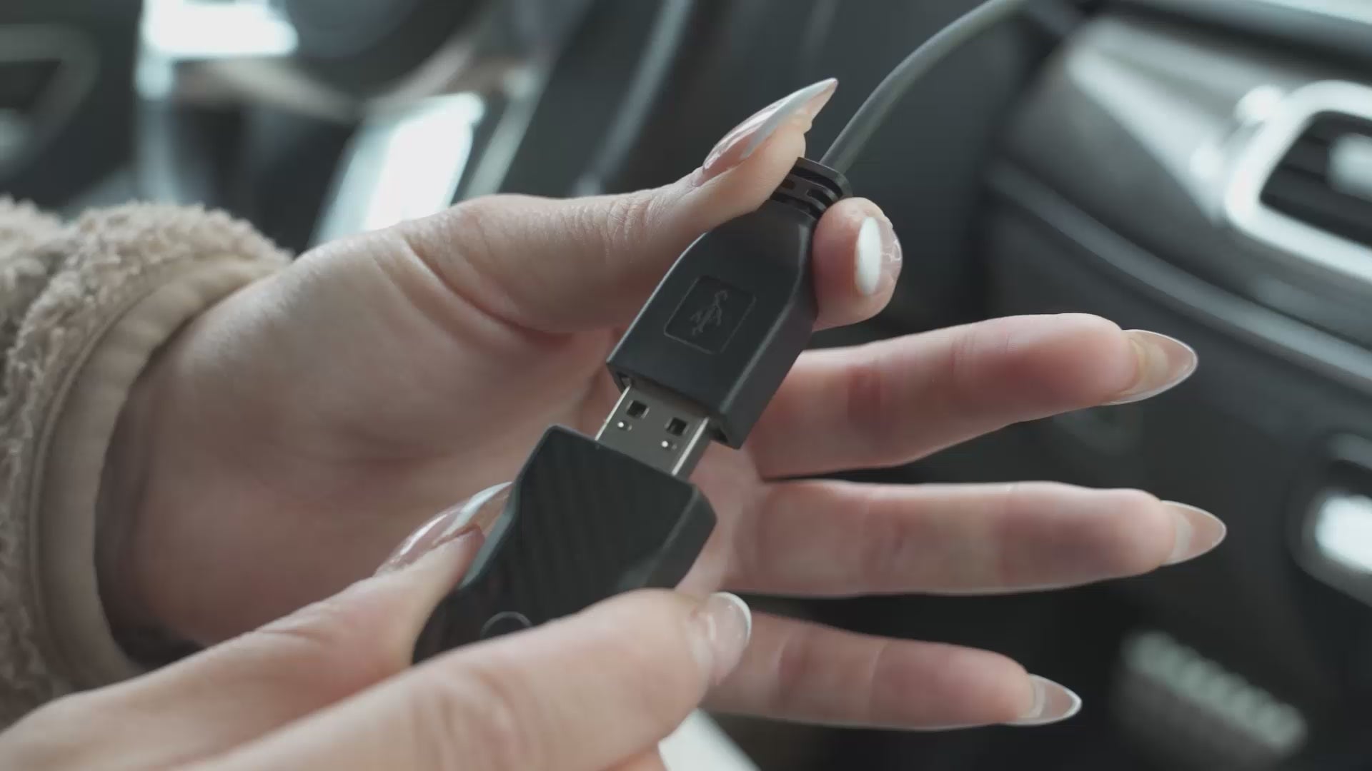 Load video: Aluratek Combo Carplay Android Auto Home Slider Video