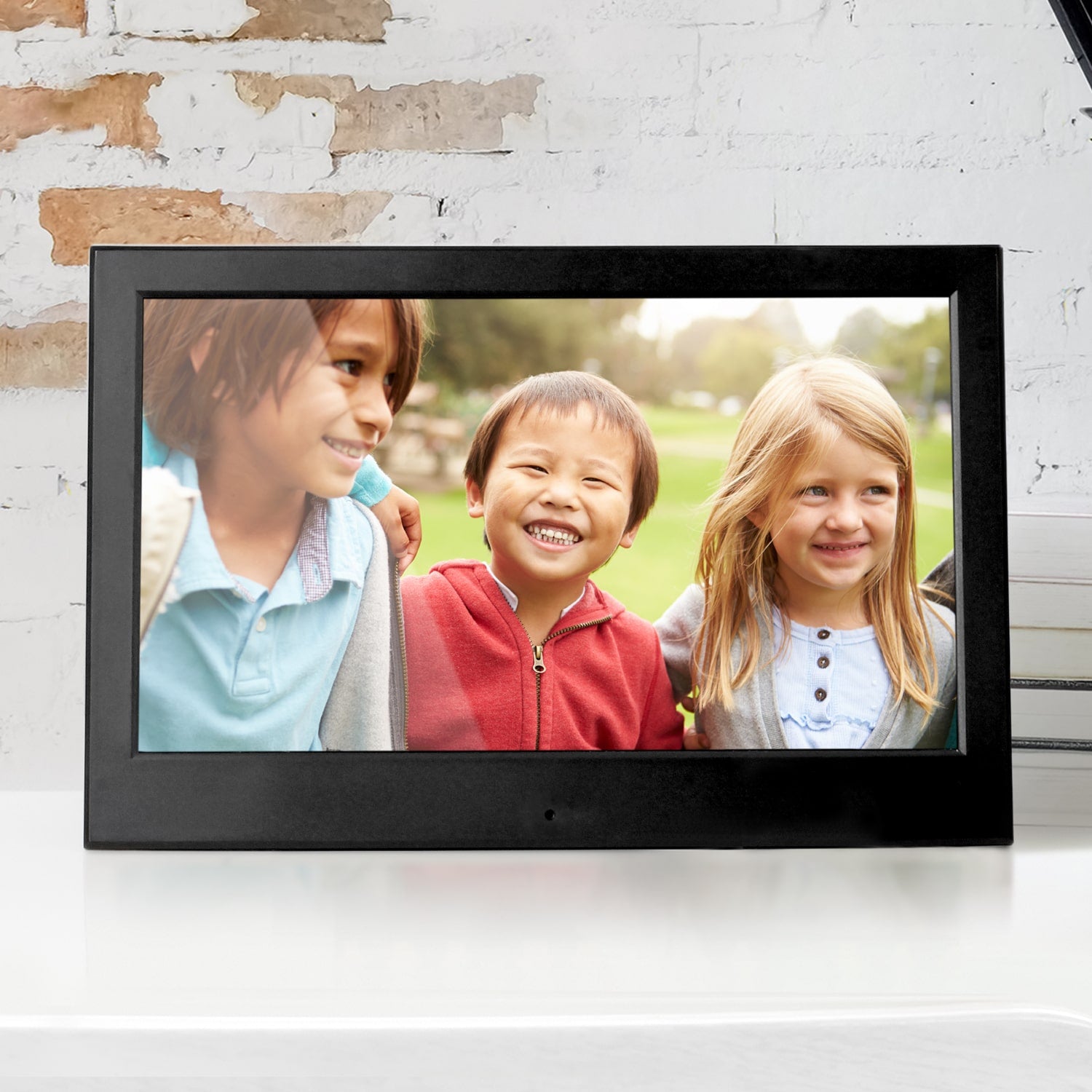 aluratek 10 slim digital photo frame automatic slideshow environment