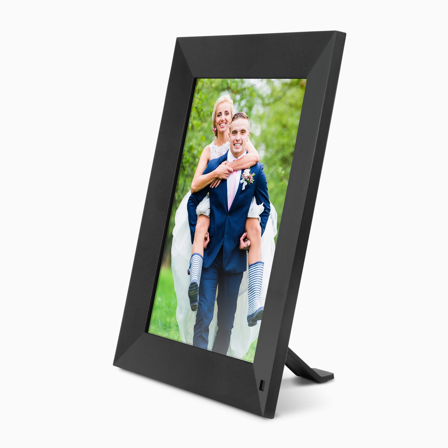 aluratek 9 digital photo frame motion sensor auto-rotation 16gb front angle vertical