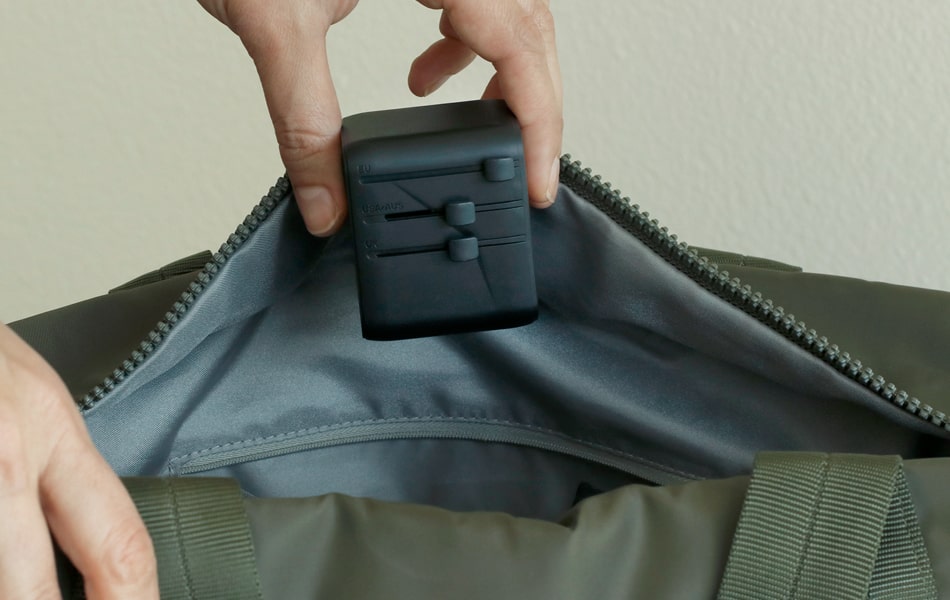 Aluratek universal 20W Travel adapter compact safe design