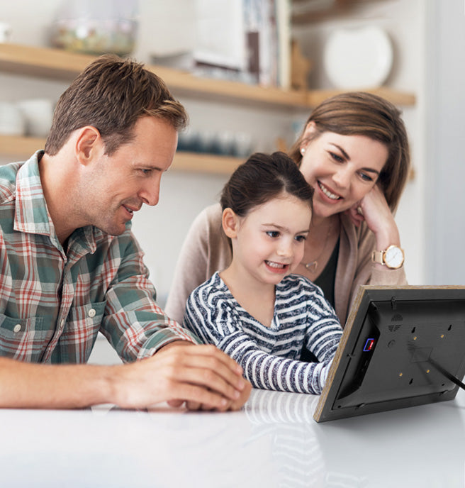 Aluratek’s Frame keeps those you love close to the heart